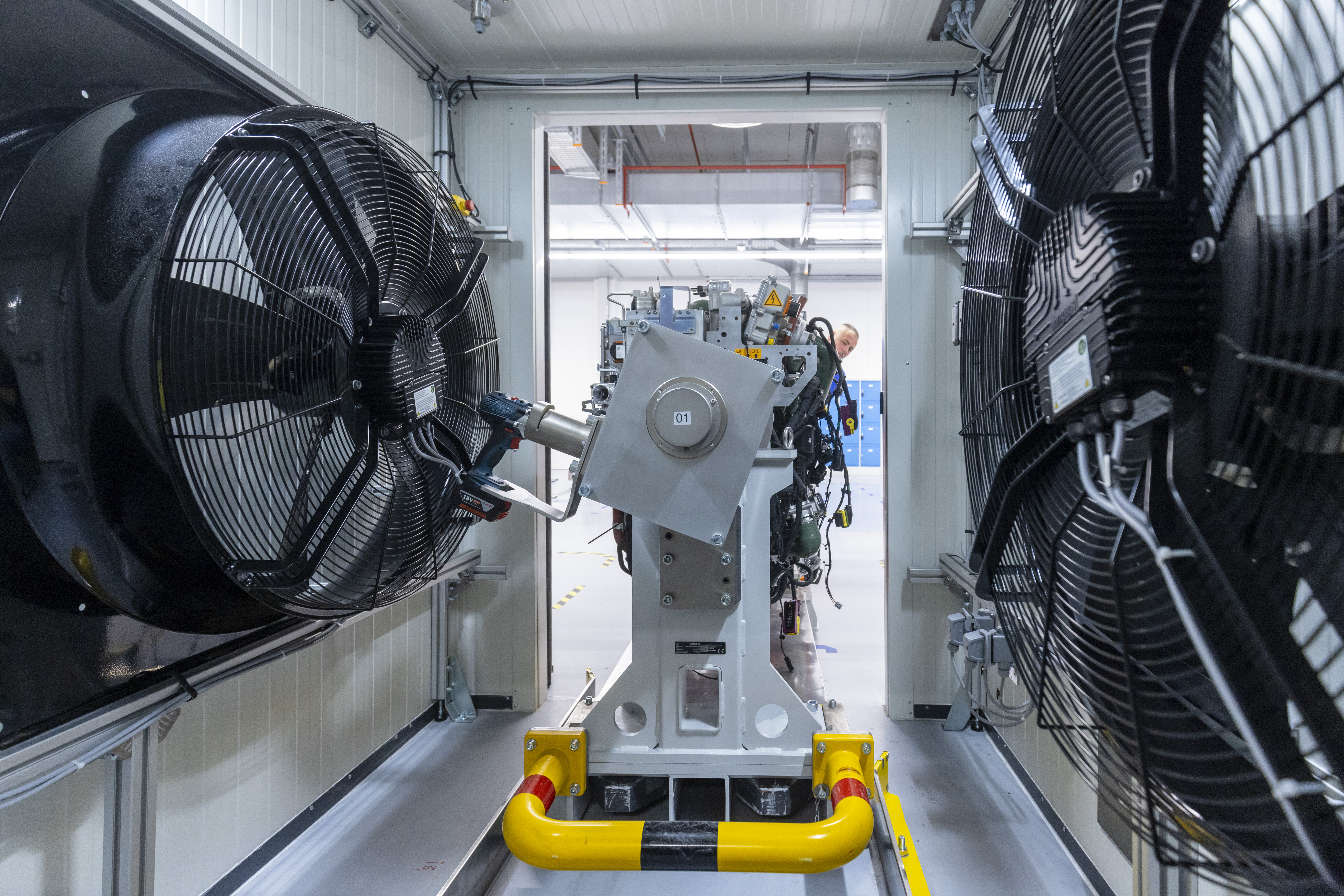 Manufacturing of Fuel Cell Power Module (FCPM) in the Feuerbach plant: Leak testing